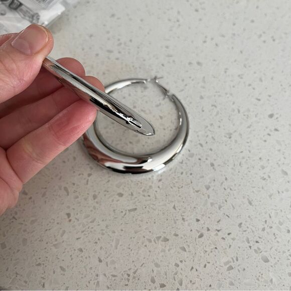 Minimalist silver color Hoop Earrings - Picture 6 of 12